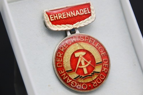 Ehrennadel ddr organe der - organe,